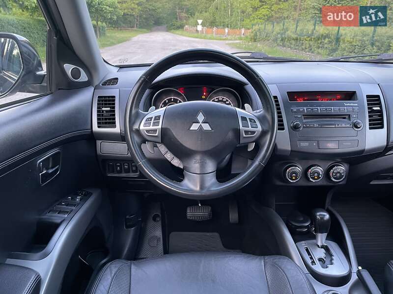 Внедорожник / Кроссовер Mitsubishi Outlander XL 2011 в Виннице