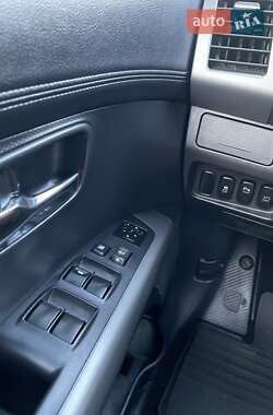 Внедорожник / Кроссовер Mitsubishi Outlander XL 2011 в 