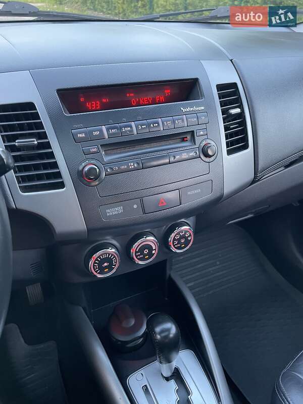 Внедорожник / Кроссовер Mitsubishi Outlander XL 2011 в Виннице