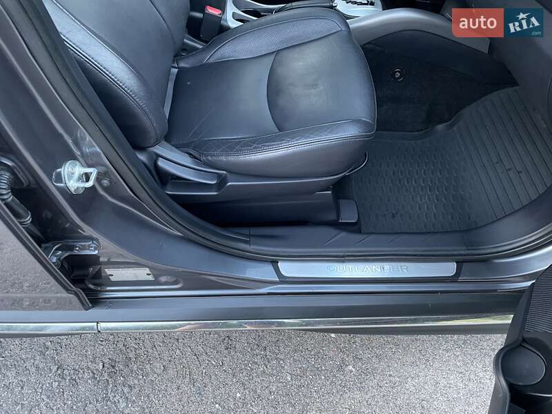 Внедорожник / Кроссовер Mitsubishi Outlander XL 2011 в Виннице