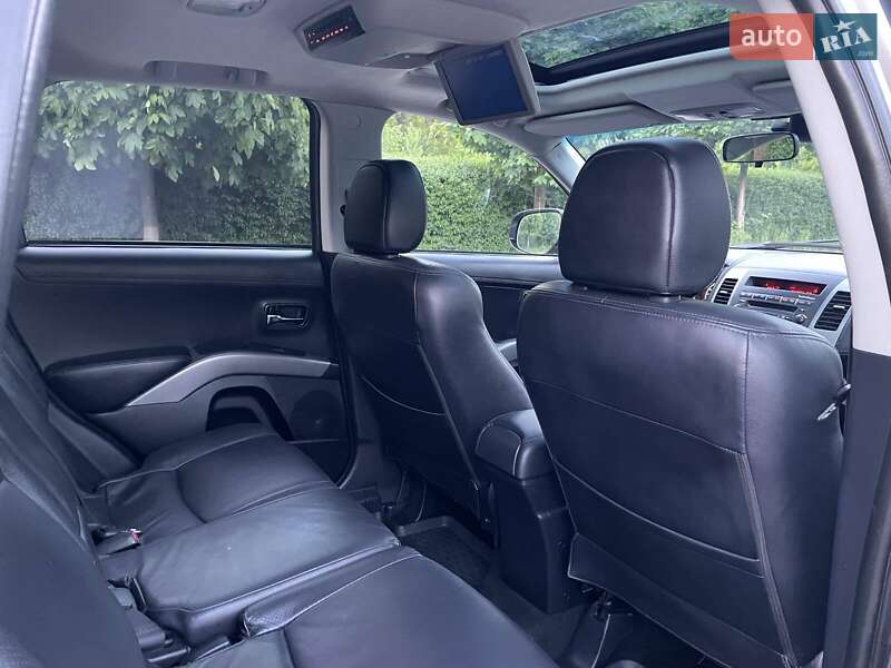 Внедорожник / Кроссовер Mitsubishi Outlander XL 2011 в Виннице