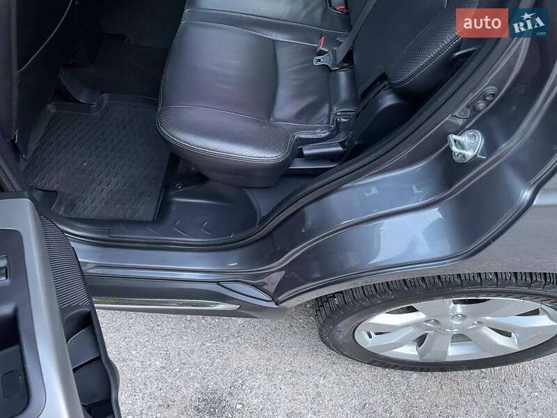 Внедорожник / Кроссовер Mitsubishi Outlander XL 2011 в Виннице