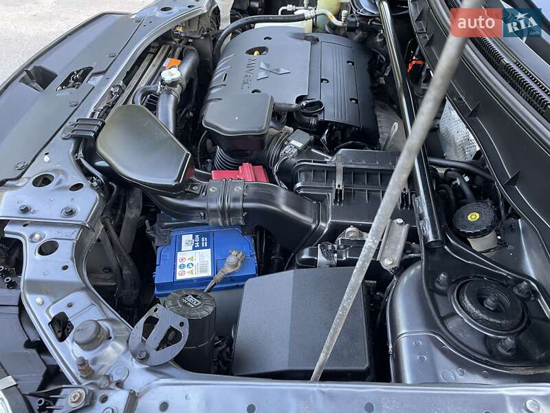 Внедорожник / Кроссовер Mitsubishi Outlander XL 2011 в Виннице