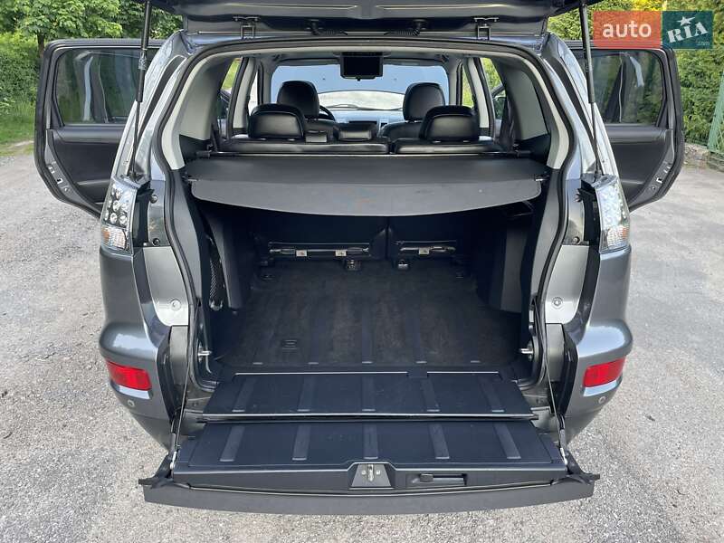 Внедорожник / Кроссовер Mitsubishi Outlander XL 2011 в Виннице