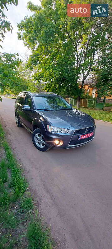 Внедорожник / Кроссовер Mitsubishi Outlander XL 2010 в 