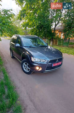 Внедорожник / Кроссовер Mitsubishi Outlander XL 2010 в 