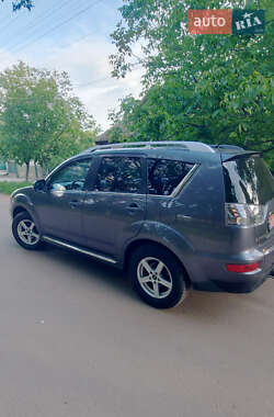 Внедорожник / Кроссовер Mitsubishi Outlander XL 2010 в 