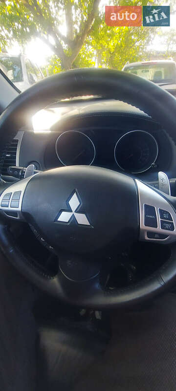 Позашляховик / Кросовер Mitsubishi Outlander XL 2010 в Білгороді-Дністровському