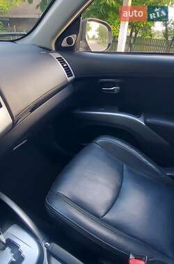 Внедорожник / Кроссовер Mitsubishi Outlander XL 2010 в 