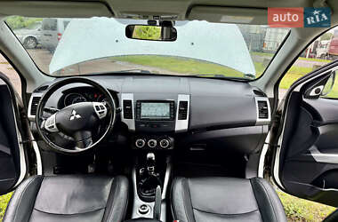 Позашляховик / Кросовер Mitsubishi Outlander XL 2012 в Києві