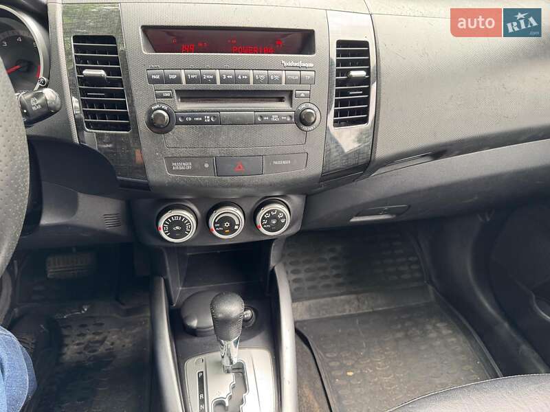 Внедорожник / Кроссовер Mitsubishi Outlander XL 2008 в Киеве