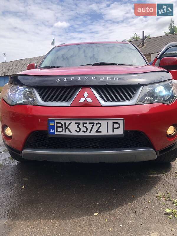Позашляховик / Кросовер Mitsubishi Outlander XL 2008 в Рівному