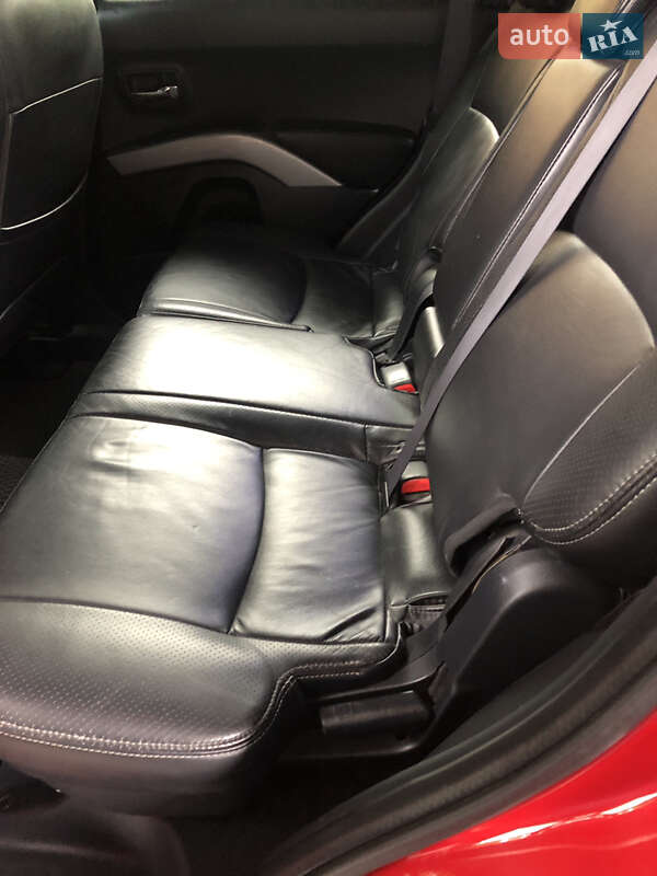 Позашляховик / Кросовер Mitsubishi Outlander XL 2008 в Рівному