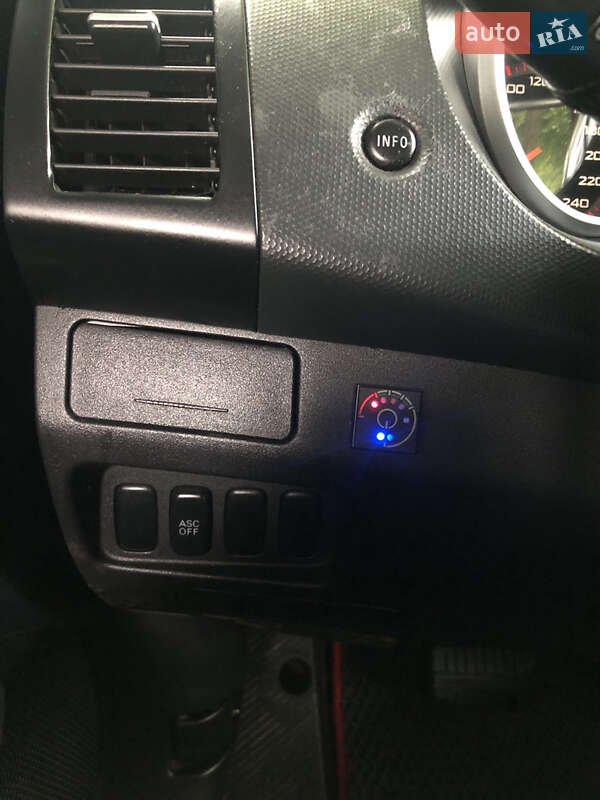 Позашляховик / Кросовер Mitsubishi Outlander XL 2008 в Рівному