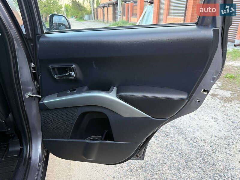 Позашляховик / Кросовер Mitsubishi Outlander XL 2008 в Харкові