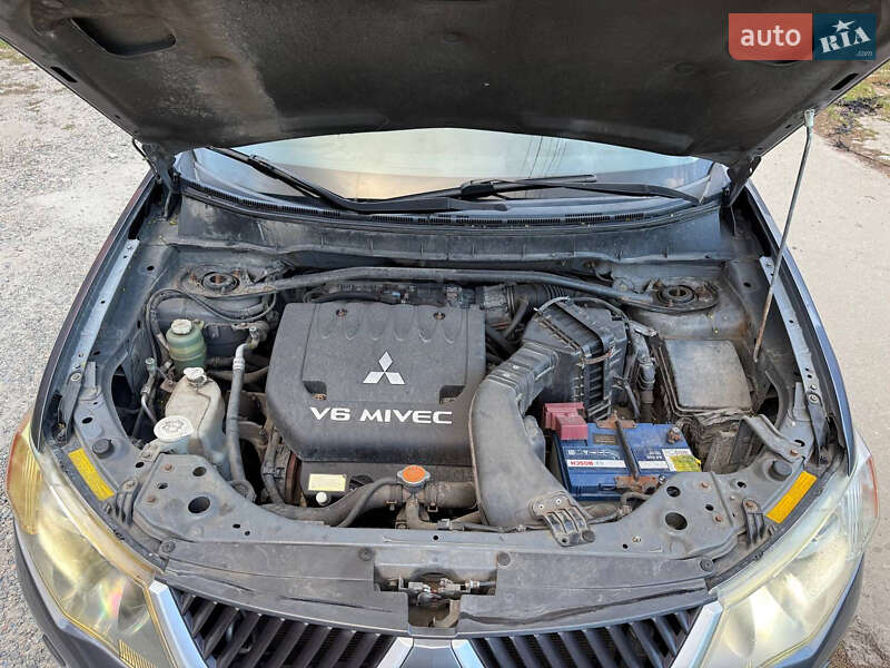 Позашляховик / Кросовер Mitsubishi Outlander XL 2008 в Харкові
