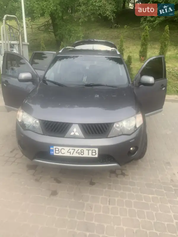 Mitsubishi Outlander XL