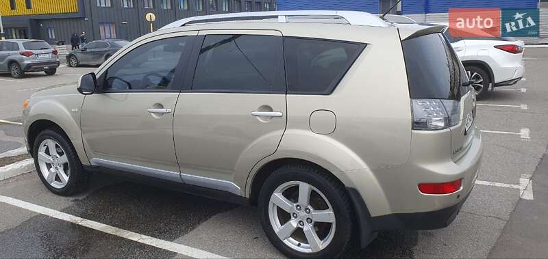 Внедорожник / Кроссовер Mitsubishi Outlander XL 2008 в Киеве
