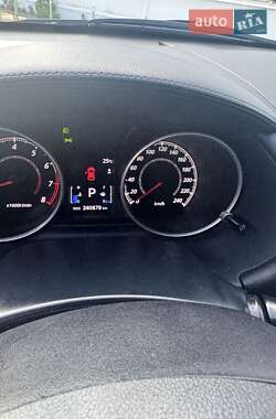 Внедорожник / Кроссовер Mitsubishi Outlander XL 2010 в 