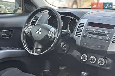 Позашляховик / Кросовер Mitsubishi Outlander XL 2008 в 