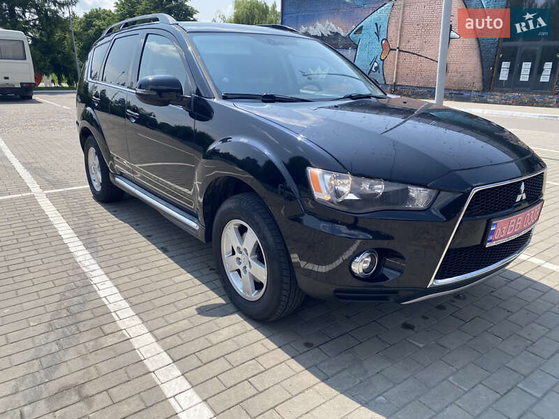 Позашляховик / Кросовер Mitsubishi Outlander XL 2012 в Луцьку