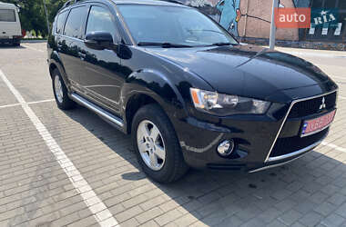 Позашляховик / Кросовер Mitsubishi Outlander XL 2012 в 