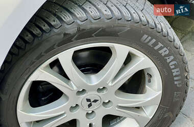 Внедорожник / Кроссовер Mitsubishi Outlander XL 2011 в 