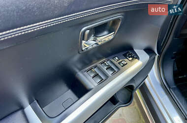 Внедорожник / Кроссовер Mitsubishi Outlander XL 2011 в 
