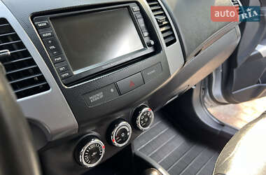 Внедорожник / Кроссовер Mitsubishi Outlander XL 2011 в 