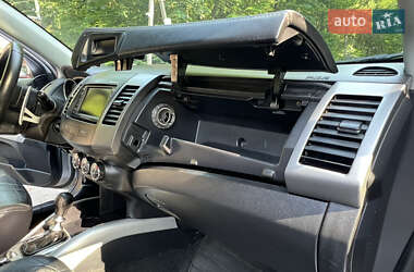 Внедорожник / Кроссовер Mitsubishi Outlander XL 2011 в 