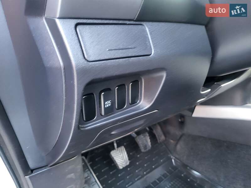 Позашляховик / Кросовер Mitsubishi Outlander XL 2007 в Хмельницькому