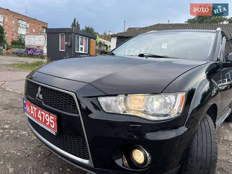 Внедорожник / Кроссовер Mitsubishi Outlander XL 2010 в Нежине