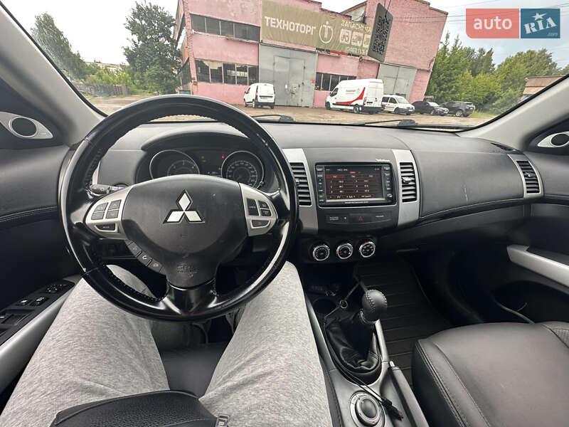 Внедорожник / Кроссовер Mitsubishi Outlander XL 2010 в Нежине