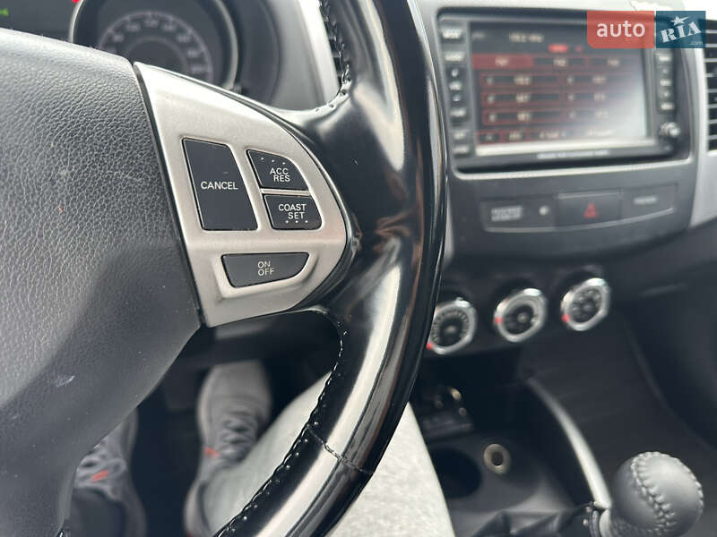 Внедорожник / Кроссовер Mitsubishi Outlander XL 2010 в Нежине