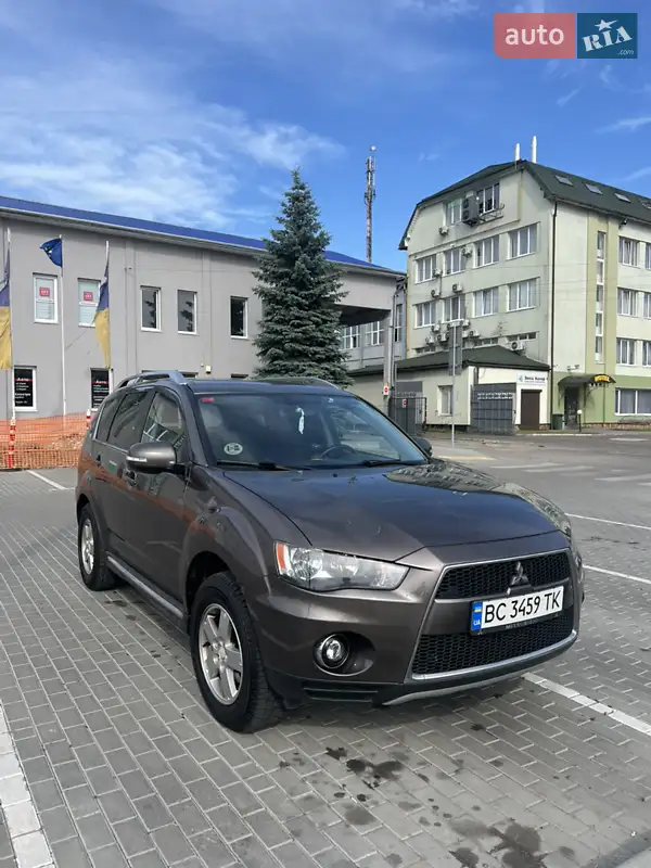 Mitsubishi Outlander XL