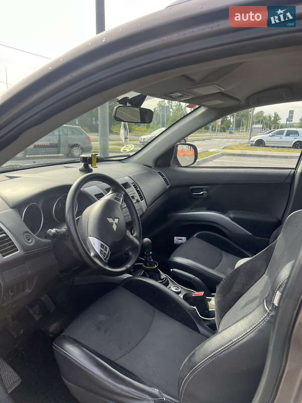 Внедорожник / Кроссовер Mitsubishi Outlander XL 2009 в Киеве