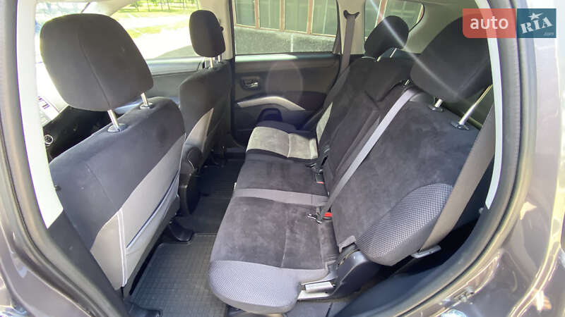 Внедорожник / Кроссовер Mitsubishi Outlander XL 2010 в Первомайске