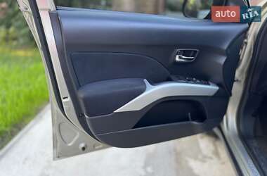 Внедорожник / Кроссовер Mitsubishi Outlander XL 2008 в 