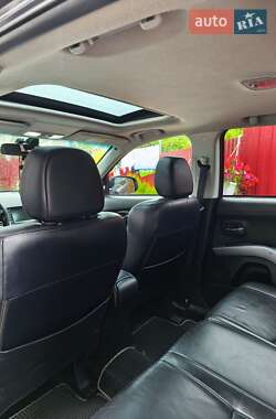 Внедорожник / Кроссовер Mitsubishi Outlander XL 2010 в 