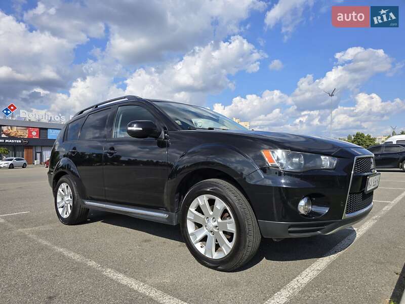 Внедорожник / Кроссовер Mitsubishi Outlander XL 2012 в Киеве