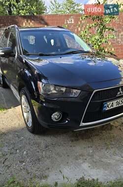 Позашляховик / Кросовер Mitsubishi Outlander XL 2012 в Києві