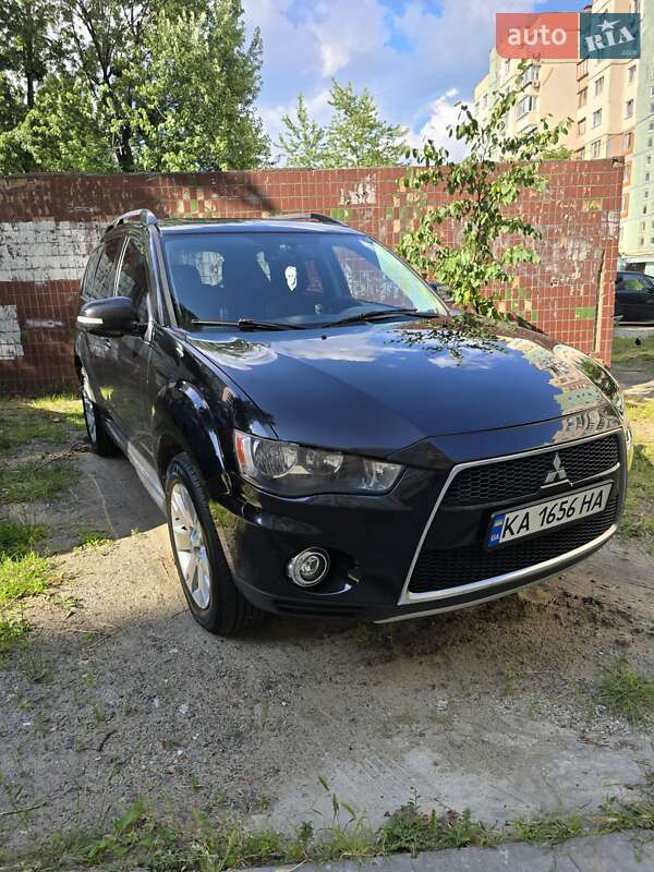 Внедорожник / Кроссовер Mitsubishi Outlander XL 2012 в Киеве