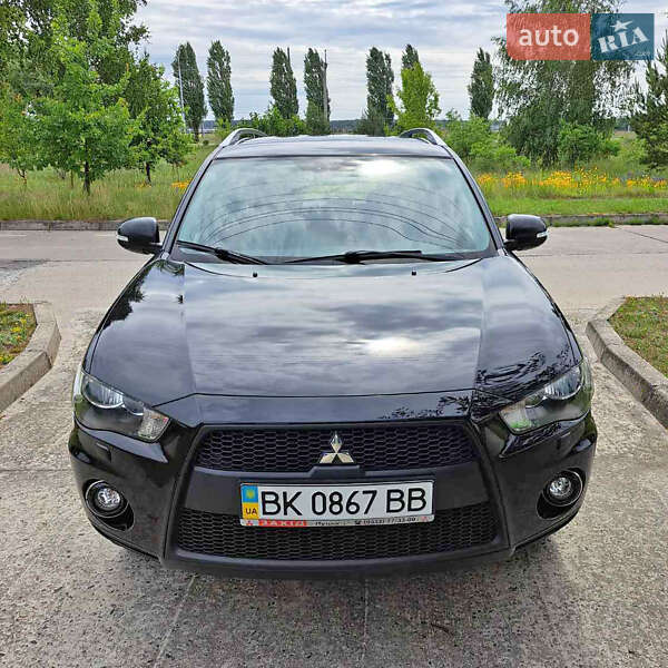 Внедорожник / Кроссовер Mitsubishi Outlander XL 2010 в Вараше