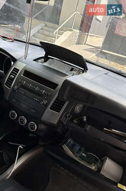 Внедорожник / Кроссовер Mitsubishi Outlander XL 2009 в 