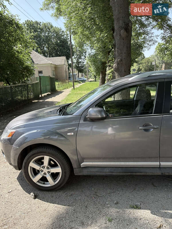 Внедорожник / Кроссовер Mitsubishi Outlander XL 2009 в Новомиргороде