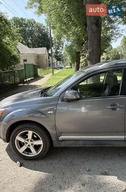 Внедорожник / Кроссовер Mitsubishi Outlander XL 2009 в 
