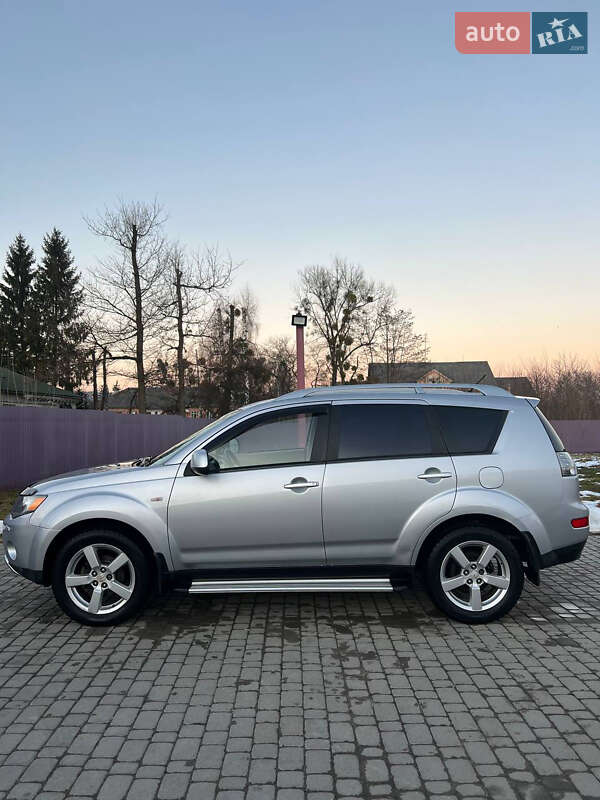 Внедорожник / Кроссовер Mitsubishi Outlander XL 2008 в Новом Роздоле