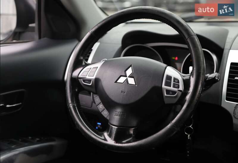 Позашляховик / Кросовер Mitsubishi Outlander XL 2008 в Харкові