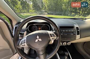 Позашляховик / Кросовер Mitsubishi Outlander XL 2008 в 