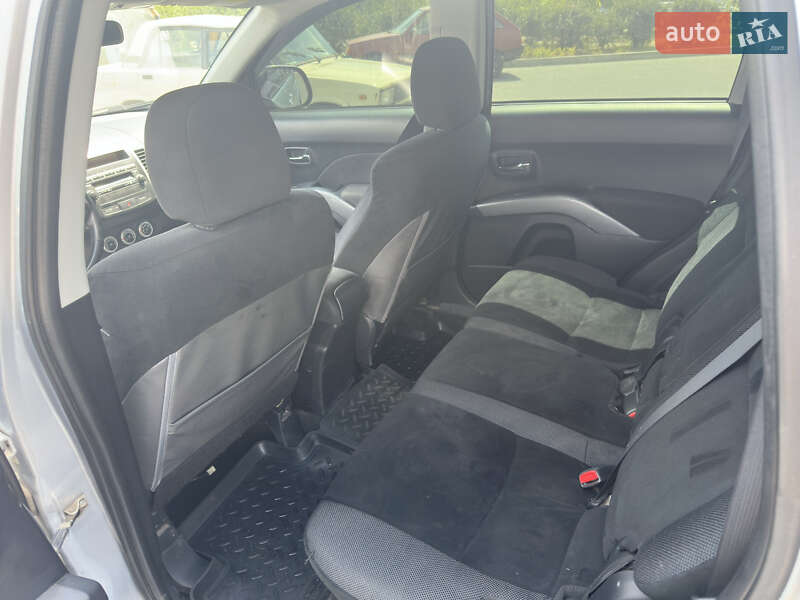 Внедорожник / Кроссовер Mitsubishi Outlander XL 2008 в Каневе